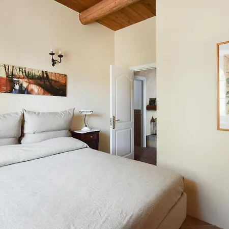 Casa vacanze 4 Bedroom Gorgeous In Satriano