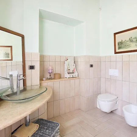 4 Bedroom Gorgeous In Holiday home *