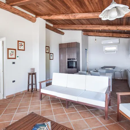 4 Bedroom Gorgeous In Holiday home *