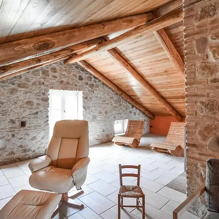 4 Bedroom Gorgeous In * Satriano