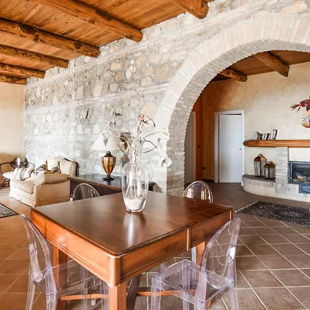 4 Bedroom Gorgeous In Casa vacanze *