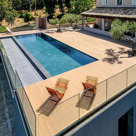 4 Bedroom Gorgeous In Holiday home