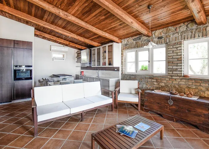 4 Bedroom Gorgeous In Casa de Férias *