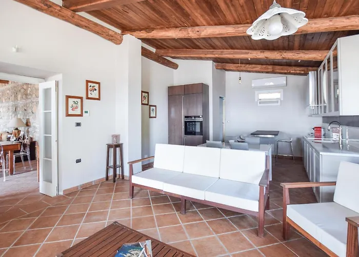 4 Bedroom Gorgeous In Casa de Férias *