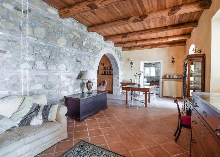 4 Bedroom Gorgeous In Satriano