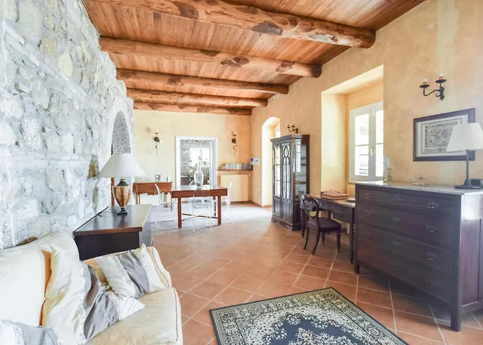 Casa de Férias 4 Bedroom Gorgeous In Satriano