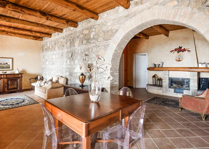 4 Bedroom Gorgeous In Casa de Férias *